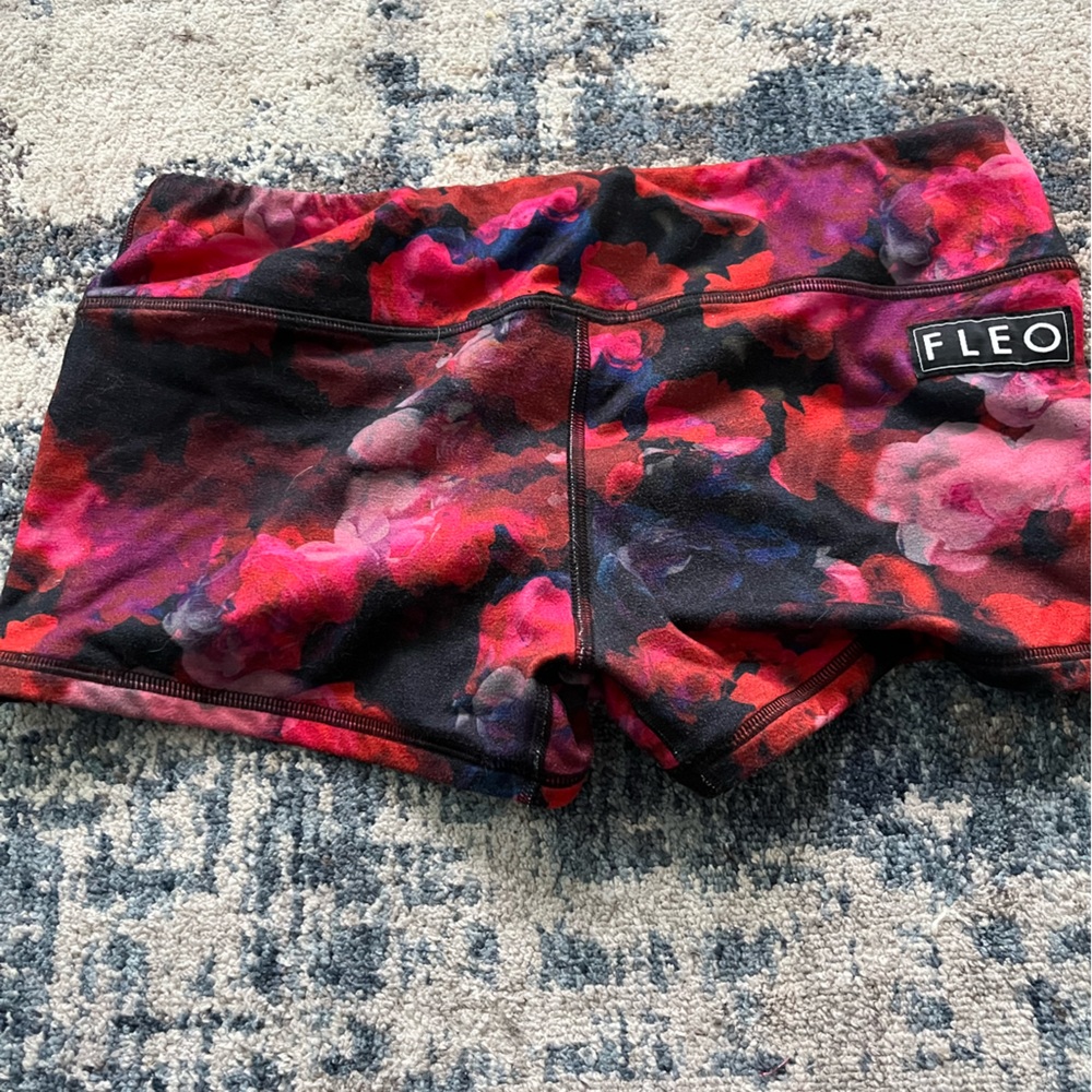 Fleo Dark Red Roses - Picture 2 of 3